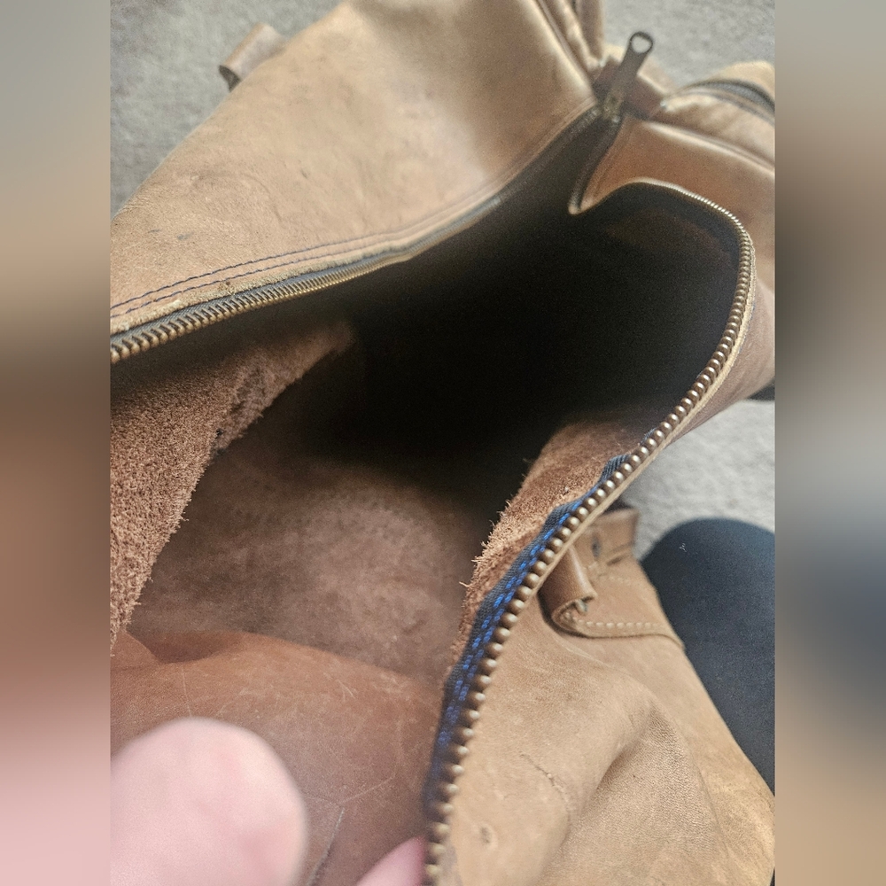 Vintage Light Tan Full Grain Leather Duffle Travel Bag. Unisex. - Picture 12 of 16